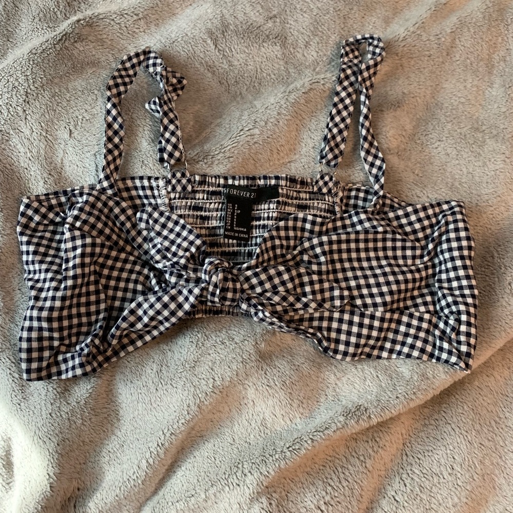 Tied cropped shirt